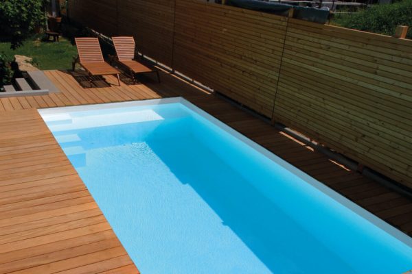 Poolmaris Pool mit Treppe und Flachwasserzone Folienfarbe in Weiß